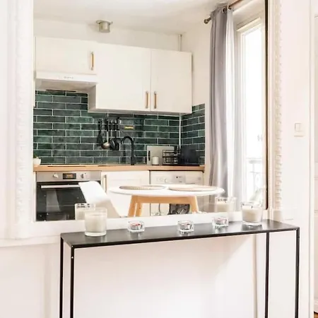 Daire Cocoon In The Heart Of Batignolles | By Airnest Paris